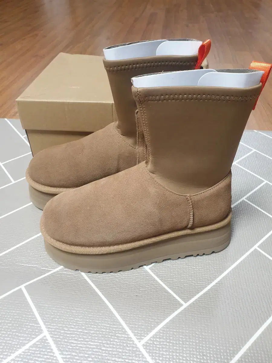 어그부츠 UGG 7사이즈 235~240 미사용